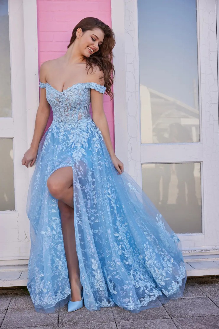 Tulle bottom prom dress deals